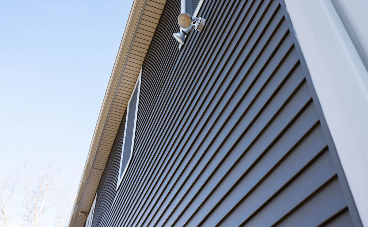 Hardie Board vs. Vinyl Siding: Which Is Right for Your Home?